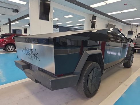 Used 2024 Tesla Cybertruck AWD Crew Cab image 4