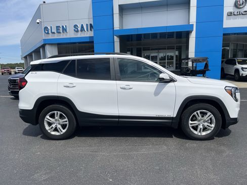 Used 2023 GMC Terrain SLE w/ Driver Convenience Package image 6