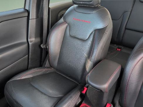 Used 2018 Jeep Renegade Trailhawk AWD/4WD image 17