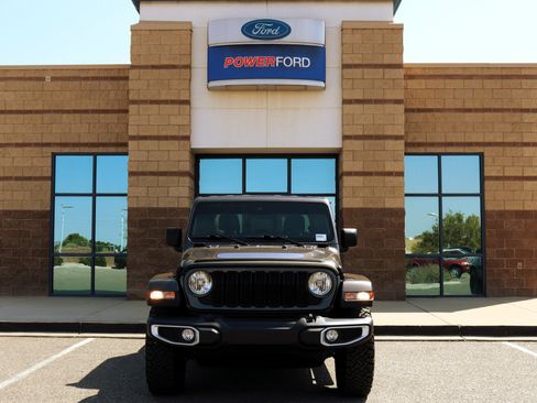 Used 2024 Jeep Gladiator Sport AWD/4WD image 3