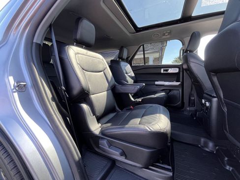 Used 2023 Ford Explorer Limited w/ Limited Technology Package RWD image 17
