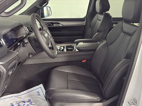 New 2026 Jeep Grand Wagoneer Limited image 12