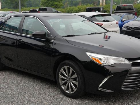 Used 2017 Toyota Camry XLE w/ Moonroof Package FWD image 3