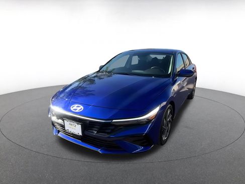 Used 2025 Hyundai Elantra SEL image 7