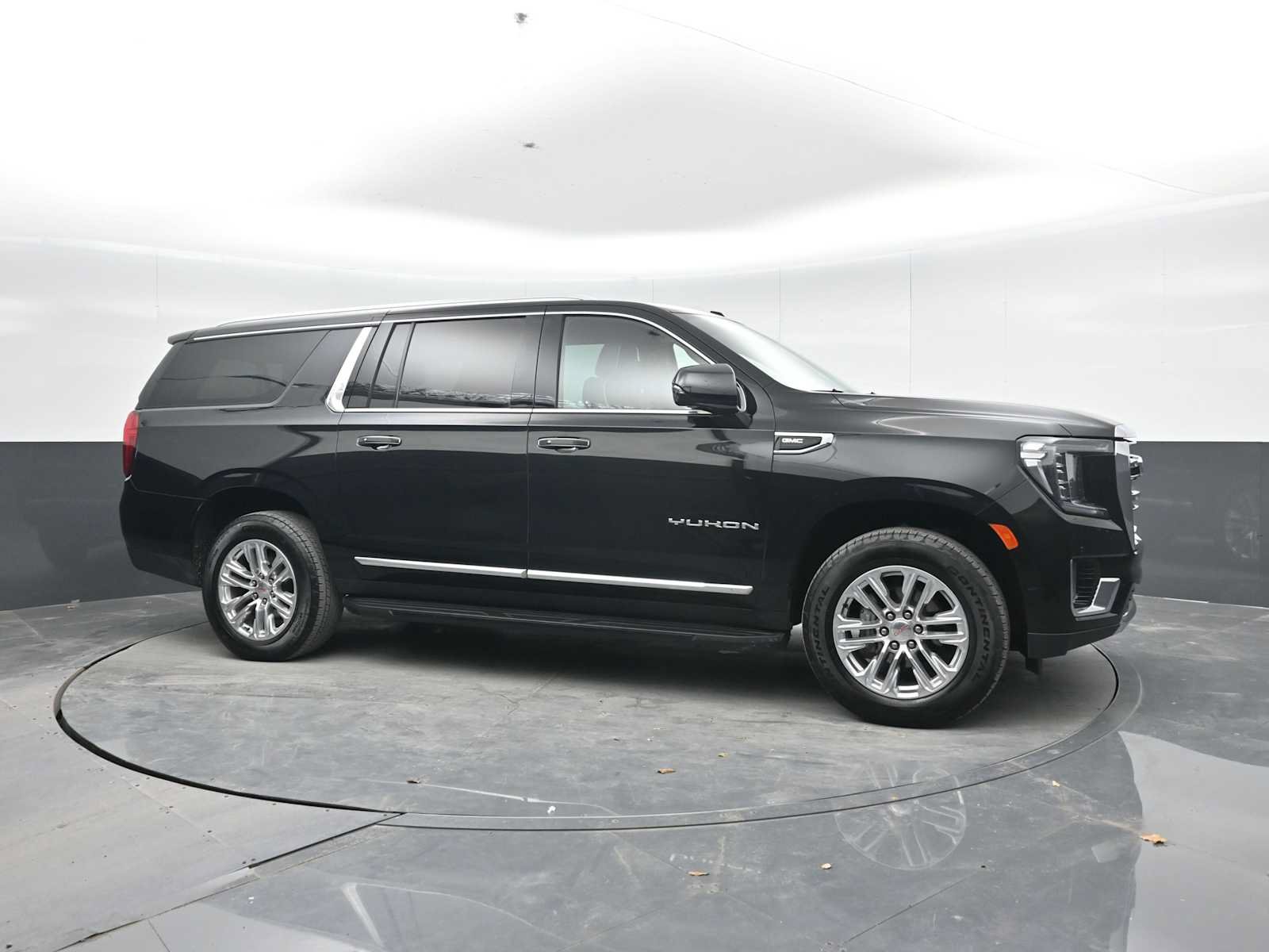 Used 2024 GMC Yukon XL SLT w/ SLT Luxury Package AWD/4WD image 8