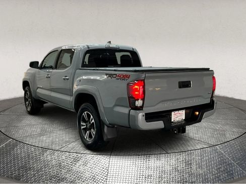 Used 2019 Toyota Tacoma TRD Sport image 5