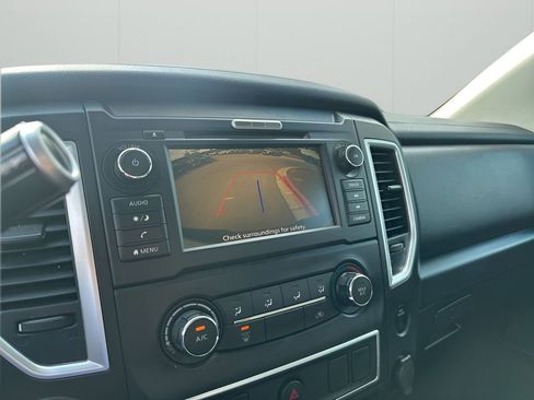 Used 2019 Nissan Titan S image 26