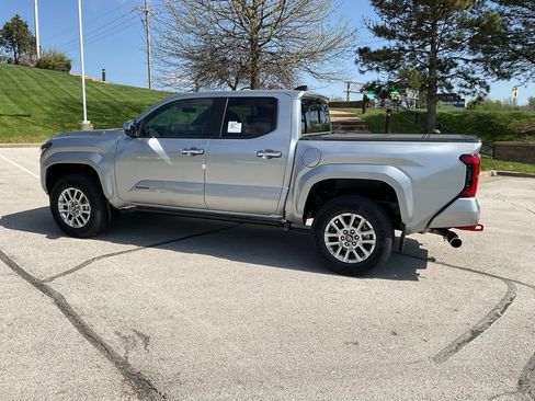 New 2026 Toyota Tacoma Limited AWD/4WD image 4
