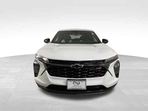 Used 2024 Chevrolet Trax RS w/ Driver Confidence Package FWD image 3