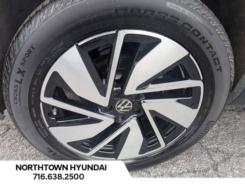 Used 2025 Volkswagen Atlas SE image 42