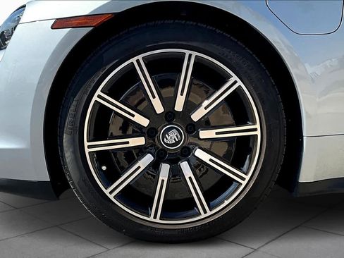 Used 2022 Porsche Taycan image 10