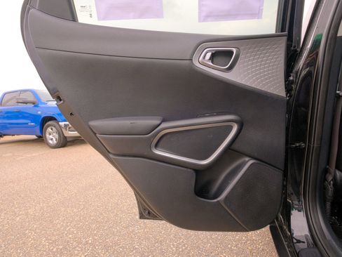 Used 2023 Kia Soul LX w/ LX Technology Package image 30