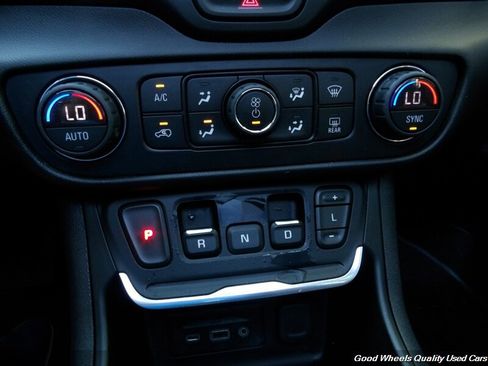 Used 2019 GMC Terrain SLE w/ Driver Convenience Package FWD image 19