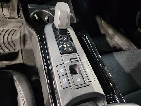 Used 2025 Toyota Prius Limited w/ Limited Premium Package image 33