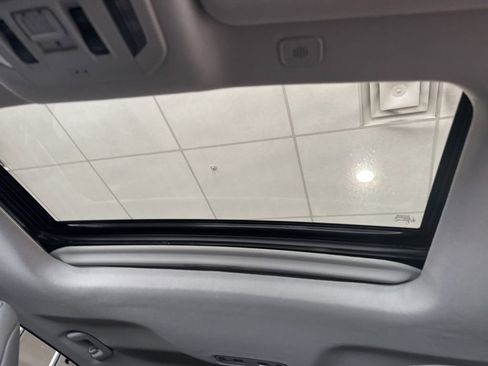 Used 2023 Toyota Highlander Limited image 22