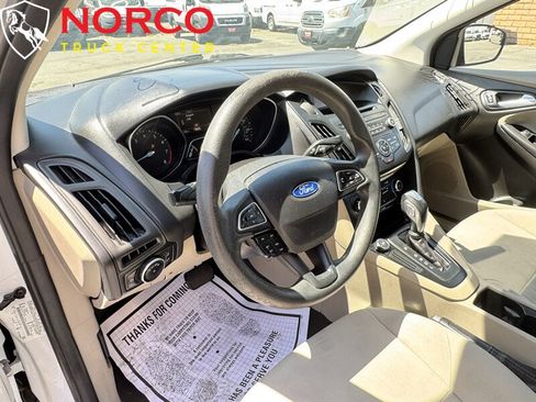 Used 2015 Ford Focus SE FWD image 15