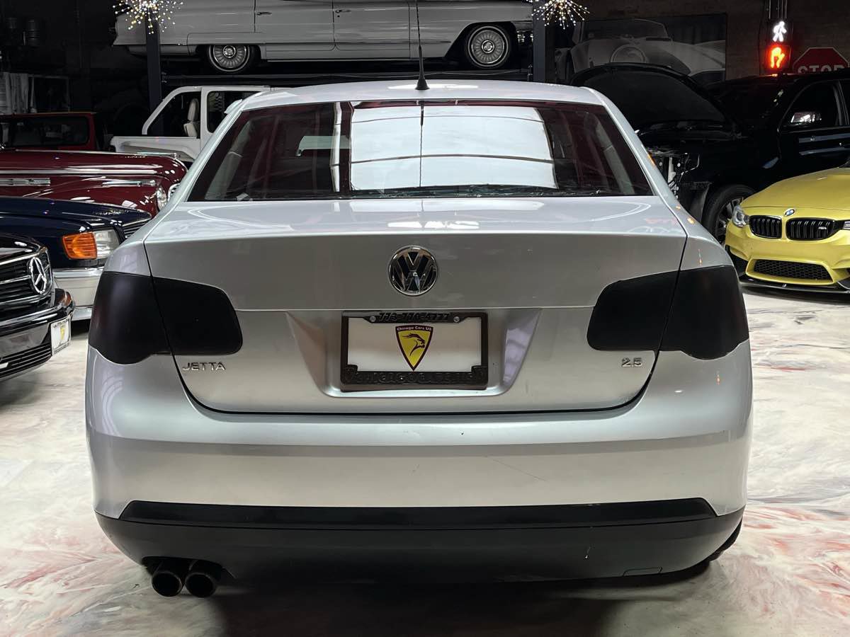 Used 2010 Volkswagen Jetta Limited Edition FWD image 6