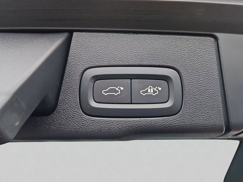 Used 2025 Volvo XC60 B5 Core image 24