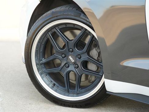 Used 2015 Ford Mustang Coupe RWD image 18