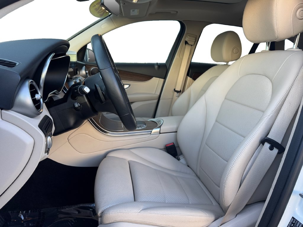 Used 2021 Mercedes-Benz GLC 300 4MATIC image 11