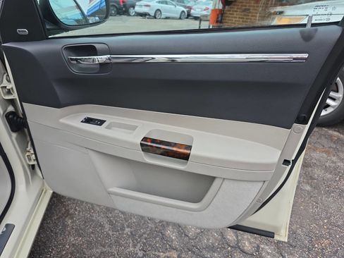 Used 2007 Chrysler 300 C image 24
