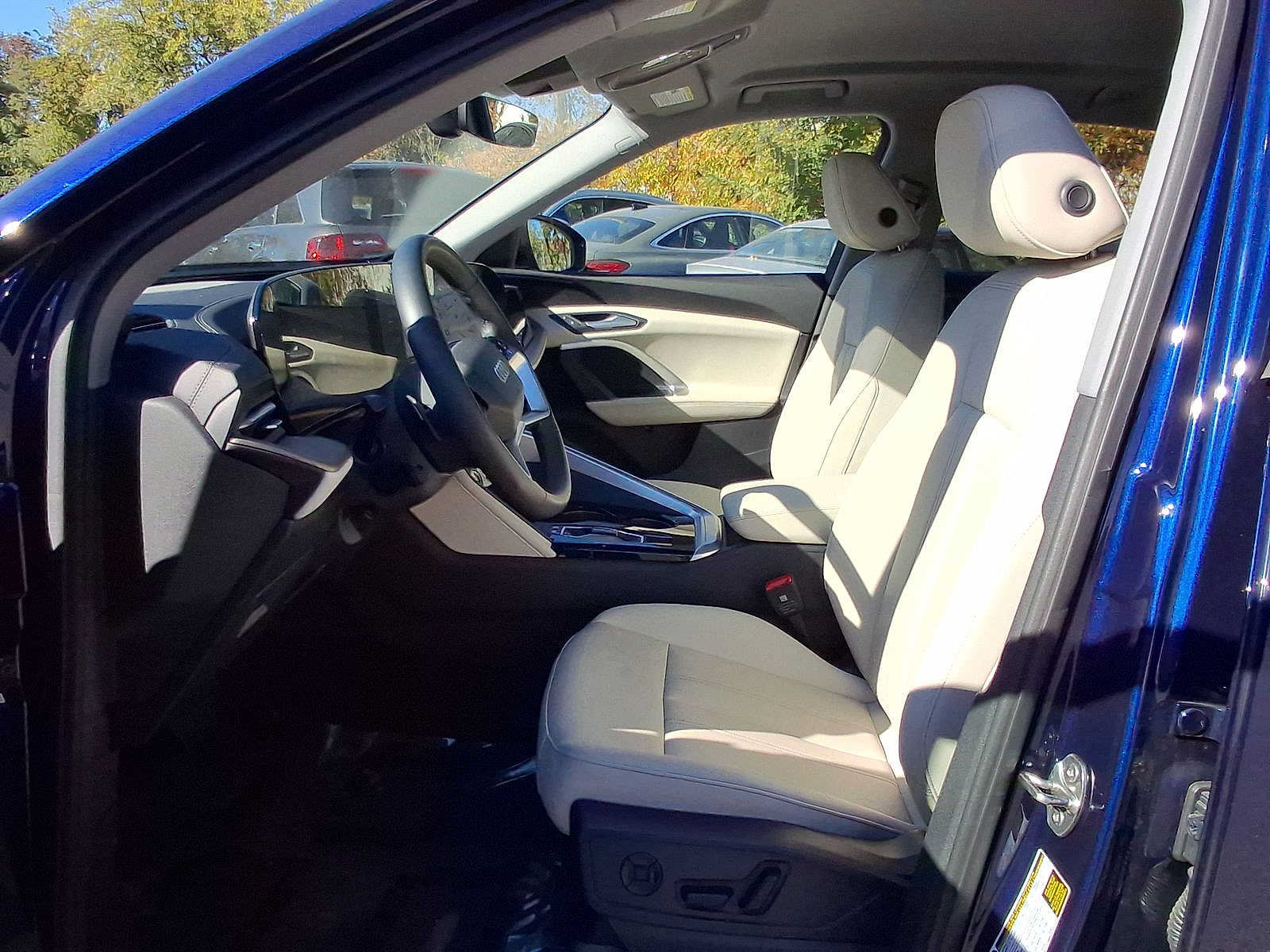 Used 2025 Audi Q5 Premium AWD/4WD image 17