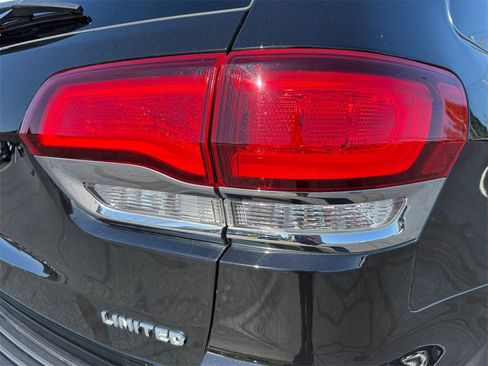 Certified 2022 Jeep Grand Cherokee Limited image 19