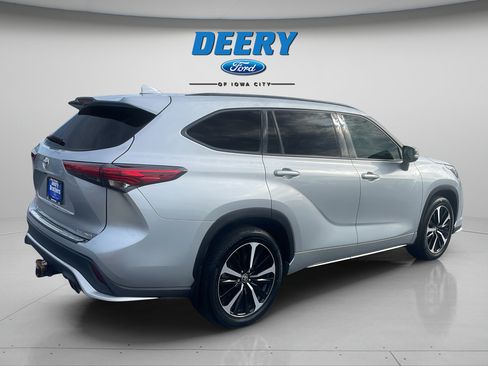 Used 2021 Toyota Highlander XSE AWD/4WD image 6