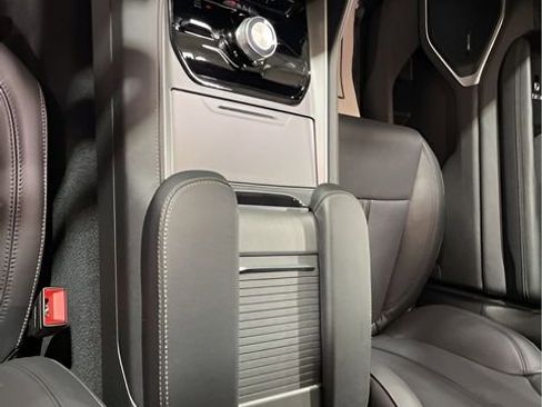 New 2026 Jeep Grand Wagoneer L Limited AWD/4WD image 36