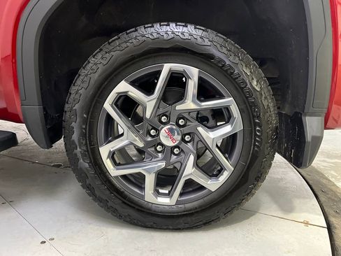 Used 2025 GMC Sierra 1500 SLT w/ SLT Premium Package image 16