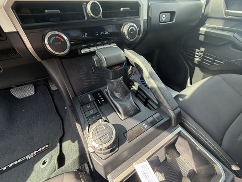 Used 2024 Toyota Tacoma TRD Off-Road AWD/4WD image 13