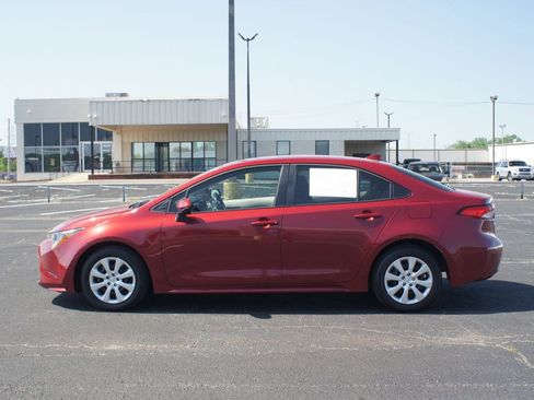 Used 2025 Toyota Corolla LE FWD image 10
