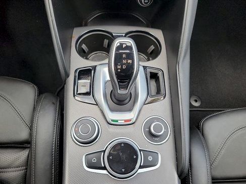 Used 2022 Alfa Romeo Giulia Veloce RWD image 31