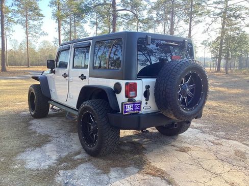 Used 2015 Jeep Wrangler Unlimited Rubicon w/ Connectivity Group image 3