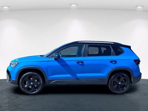 Used 2025 Volkswagen Taos SE AWD/4WD image 13