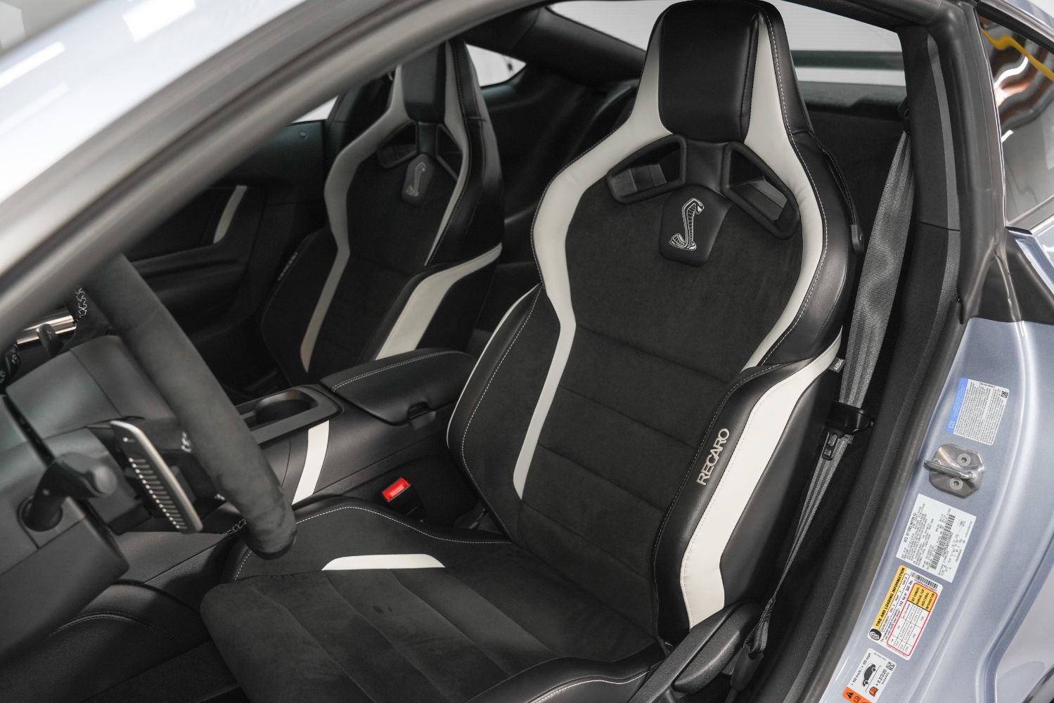 Used 2022 Ford Mustang Shelby GT500 w/ Carbon Fiber Track Pack RWD image 38