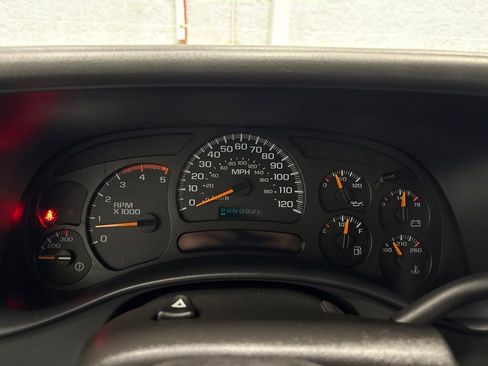 Used 2004 Chevrolet Silverado 2500 LS w/ Heavy-Duty Power Package AWD/4WD image 30
