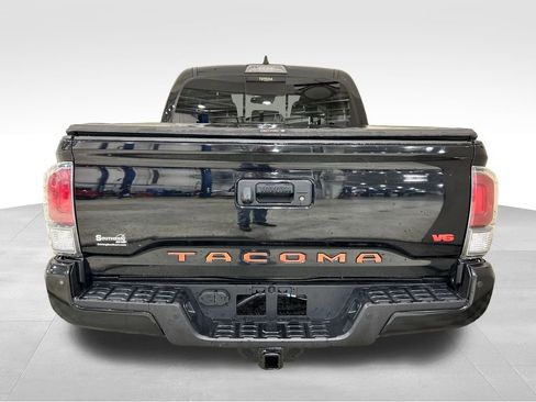 Used 2020 Toyota Tacoma TRD Sport w/ Technology Package AWD/4WD image 4