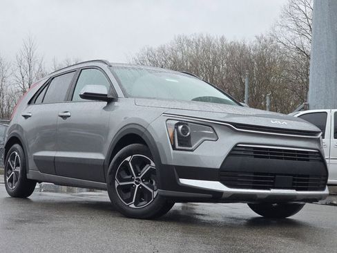 Used 2023 Kia Niro EX image 1