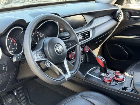 Used 2019 Alfa Romeo Stelvio image 7