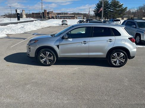 Used 2026 Mitsubishi Outlander Sport ES image 2