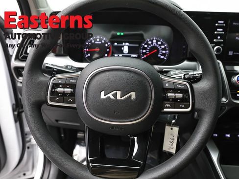 Used 2023 Kia Sorento LX FWD image 10