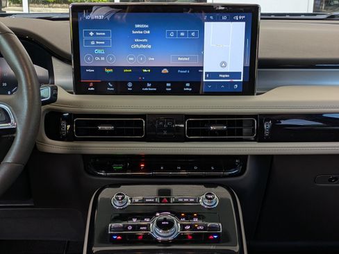 Used 2023 Lincoln Nautilus AWD w/ Premium Package image 19