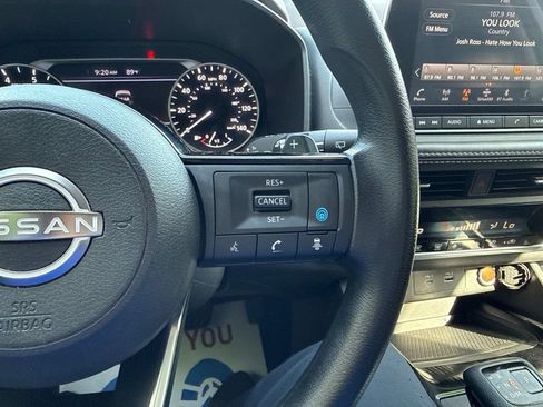 Used 2023 Nissan Rogue SV FWD image 18