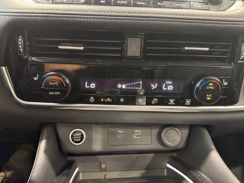 Used 2023 Nissan Rogue Platinum AWD/4WD image 19