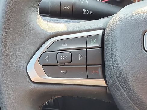 Used 2023 Jeep Compass Latitude AWD/4WD image 16