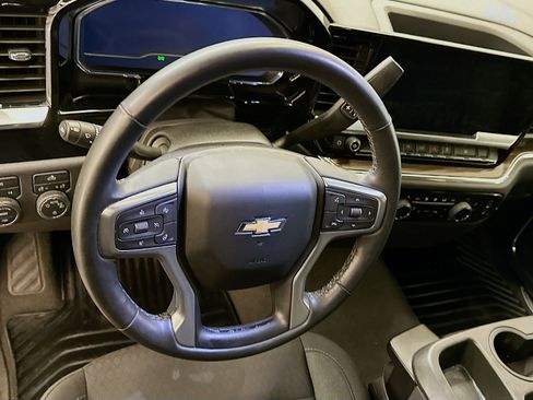 Used 2023 Chevrolet Silverado 1500 LT AWD/4WD image 18