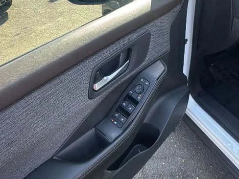 Used 2021 Nissan Rogue SV FWD image 10