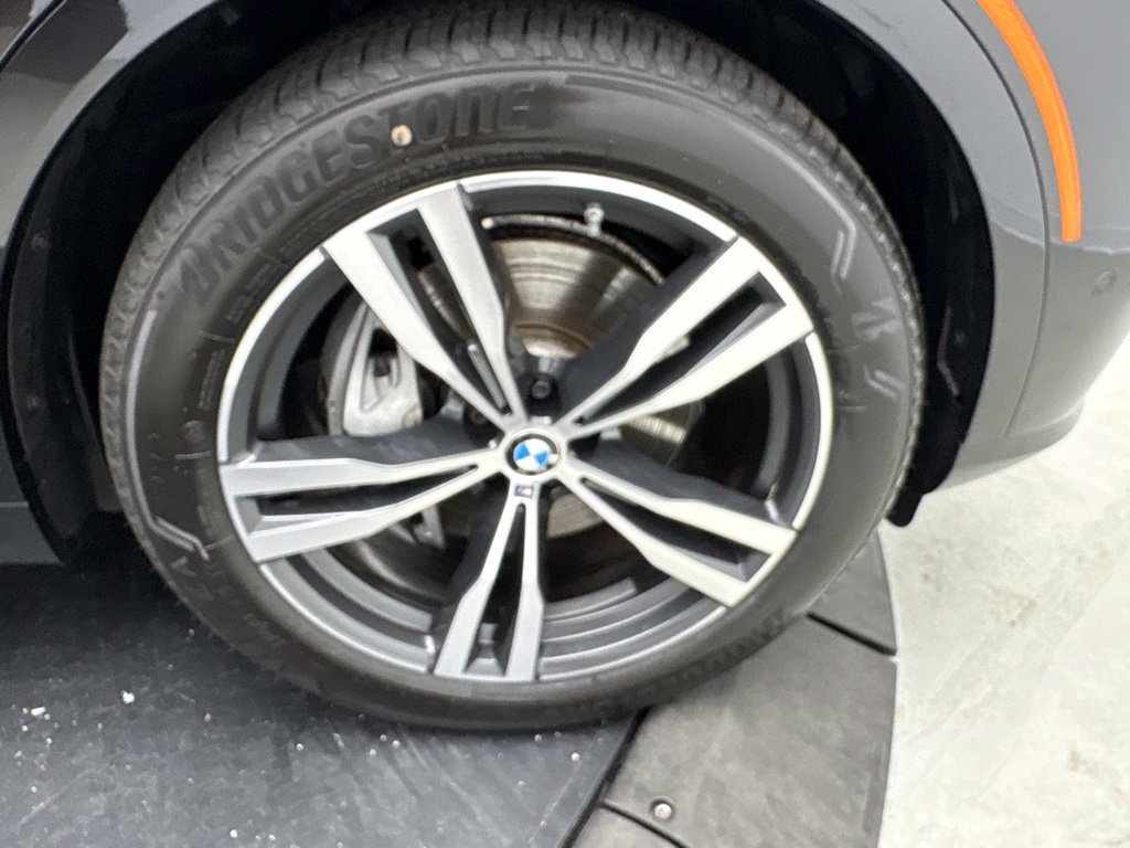 Used 2024 BMW X7 xDrive40i w/ M Sport Package AWD/4WD image 18