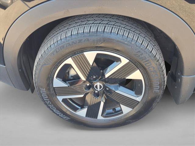 Certified 2025 Nissan Kicks SR FWD image 29